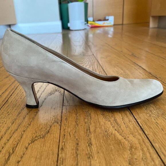 Ann Taylor Suede Pumps, Size 7.5 - Picture 5 of 8